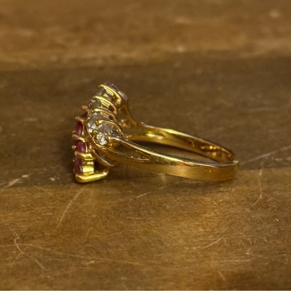 Vintage gold tone clear and purple gemstone ring - Picture 6 of 8